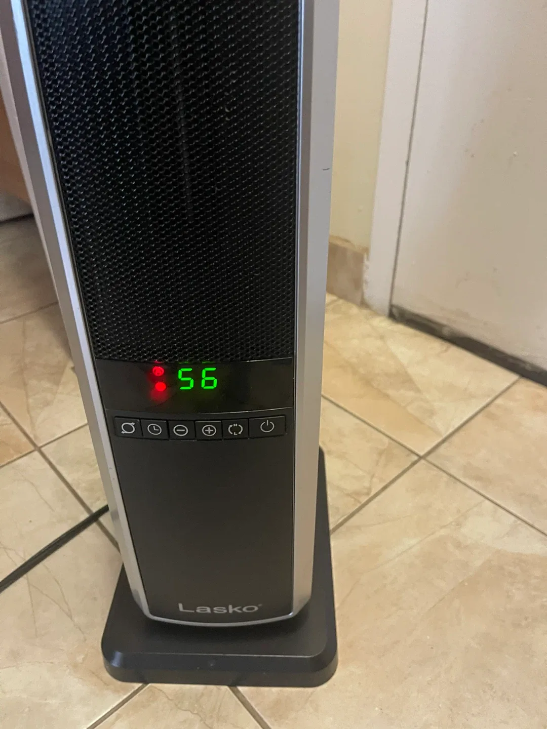 Lasko Space-Saving Digital Ceramic Tower Heater image indicator(4)