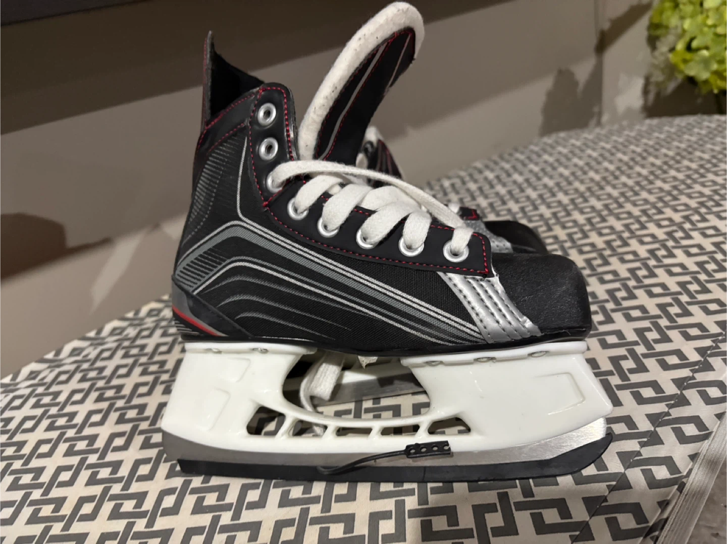 Bauer X200 Ice Hockey Skates Youth Size 3