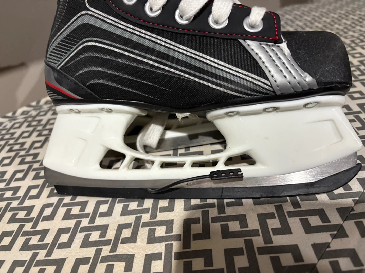 Bauer X200 Ice Hockey Skates Youth Size 3 - photo 2