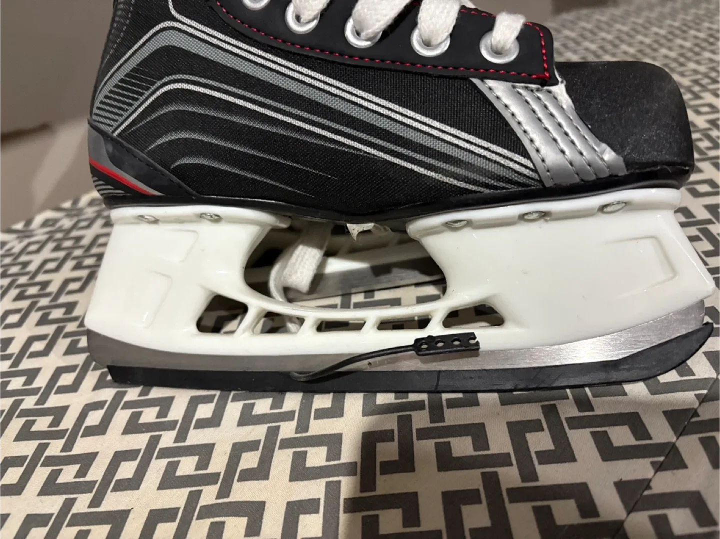 Bauer X200 Ice Hockey Skates Youth Size 3 image indicator(2)