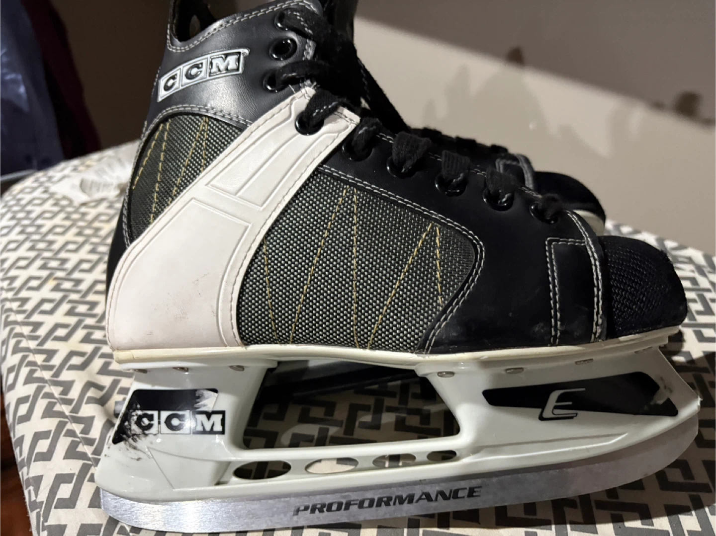 CCM Intruder Ice Skates Size 7