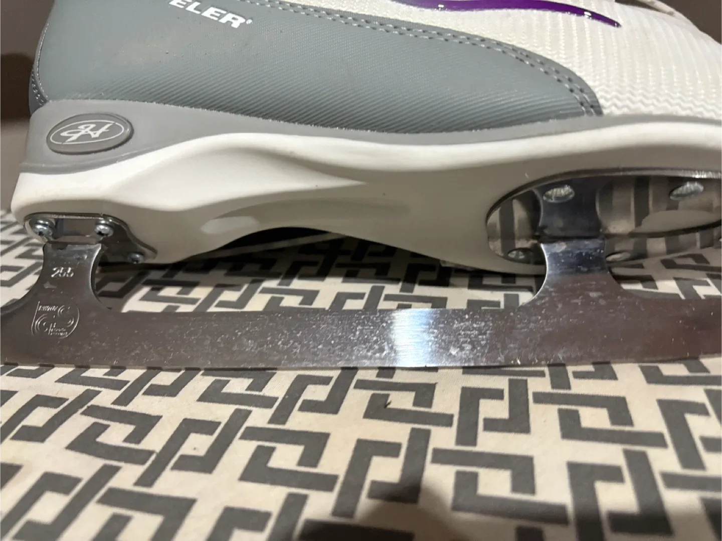 Hespeler Ice Skates - Size 7 Women image indicator(2)