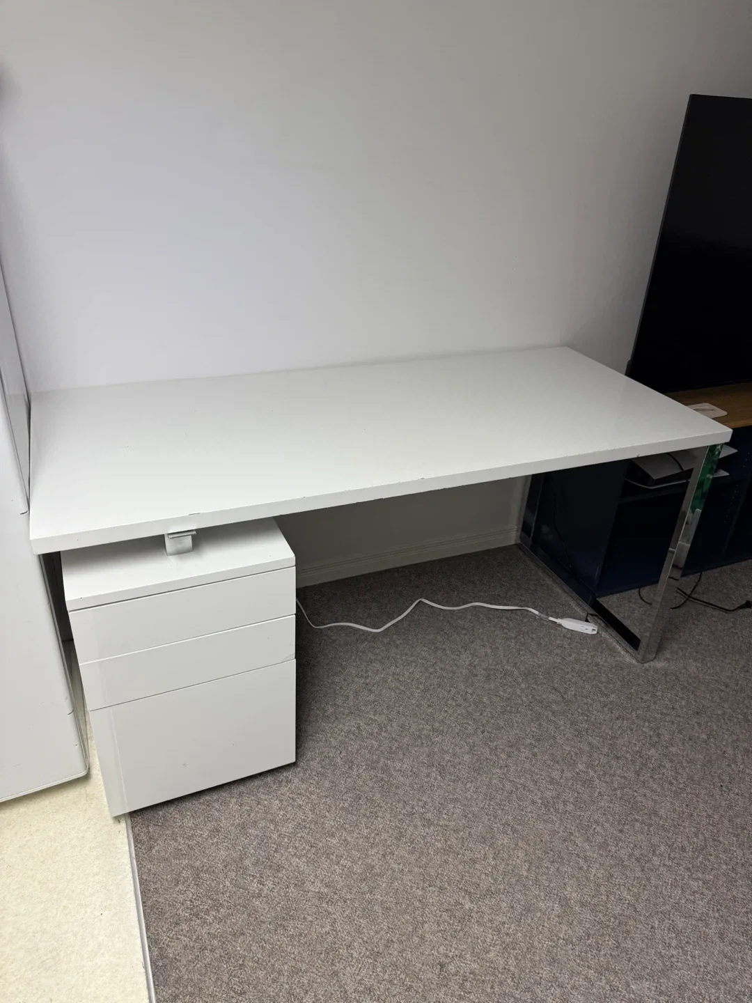White Office Desk