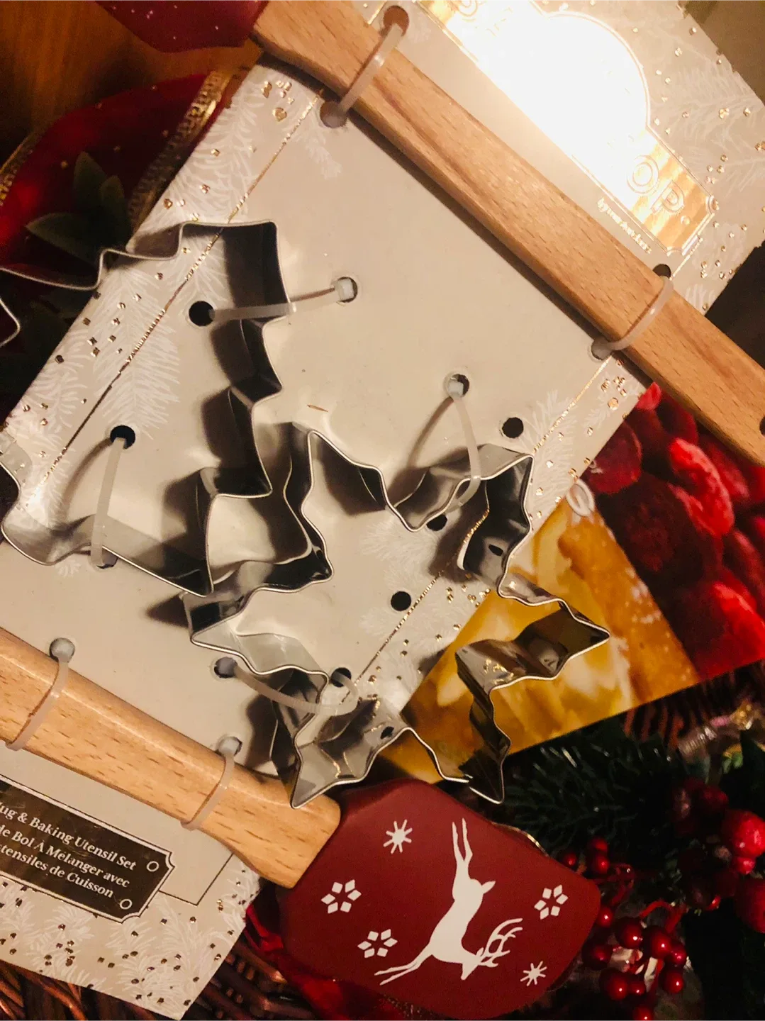 🎄 Baking Gift Basket: Huge Book, Cutters, Spatulas image indicator(7)