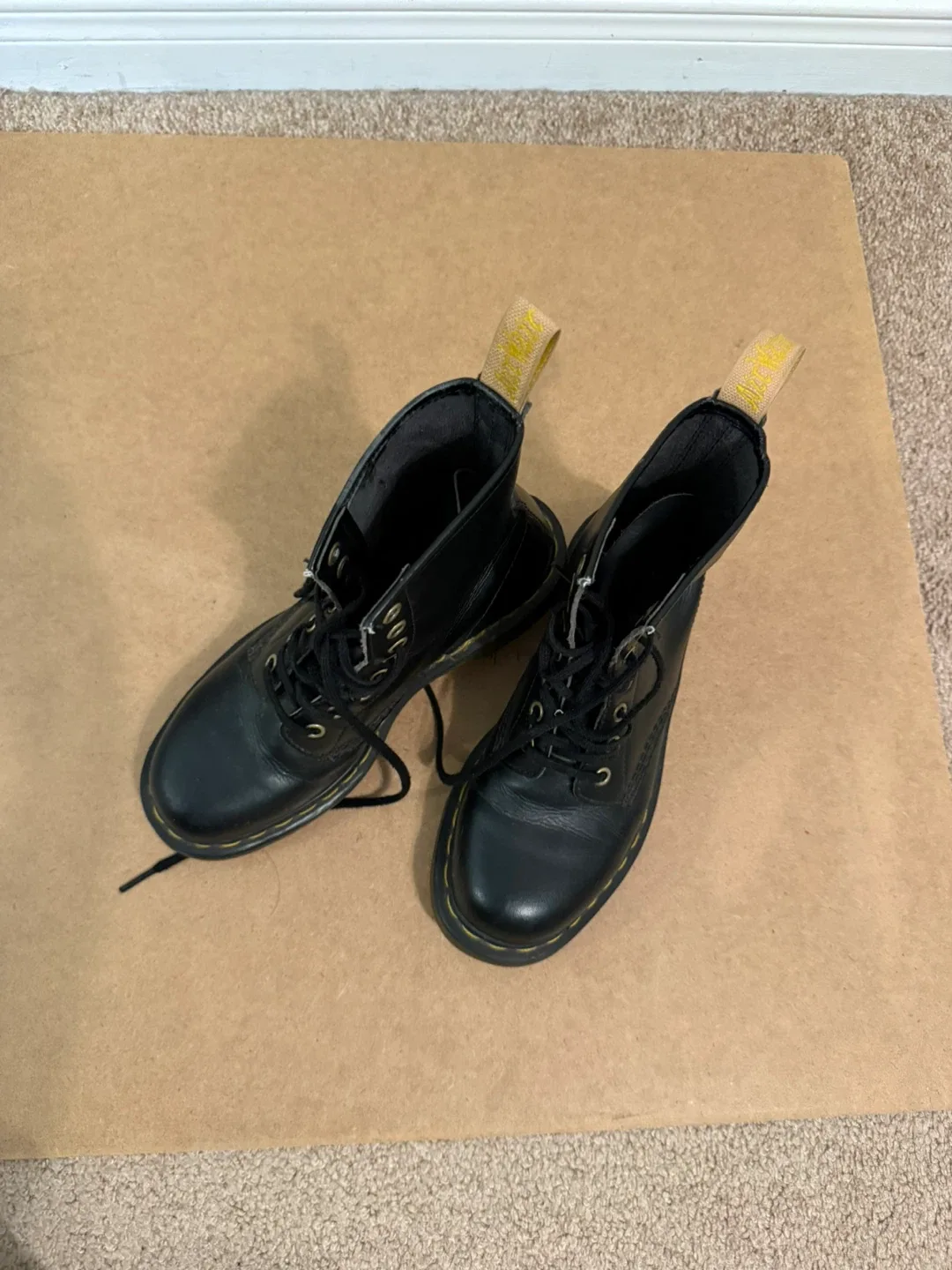 Dr. Martens Boots image indicator(3)