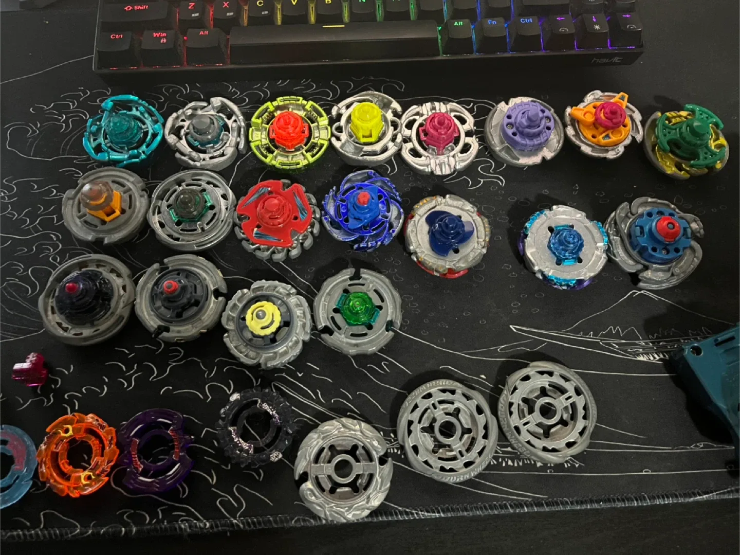 Beyblade Lot - Various Colours image indicator(3)