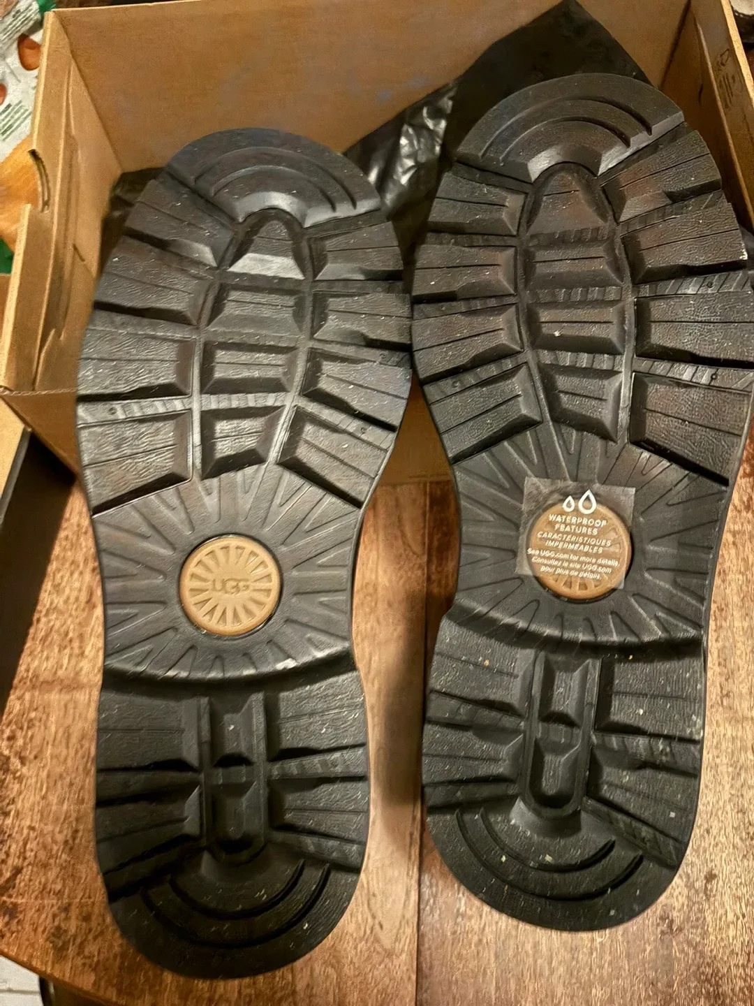 UGG Biltmore Chelsea Boots - Black, Size 9M image indicator(2)