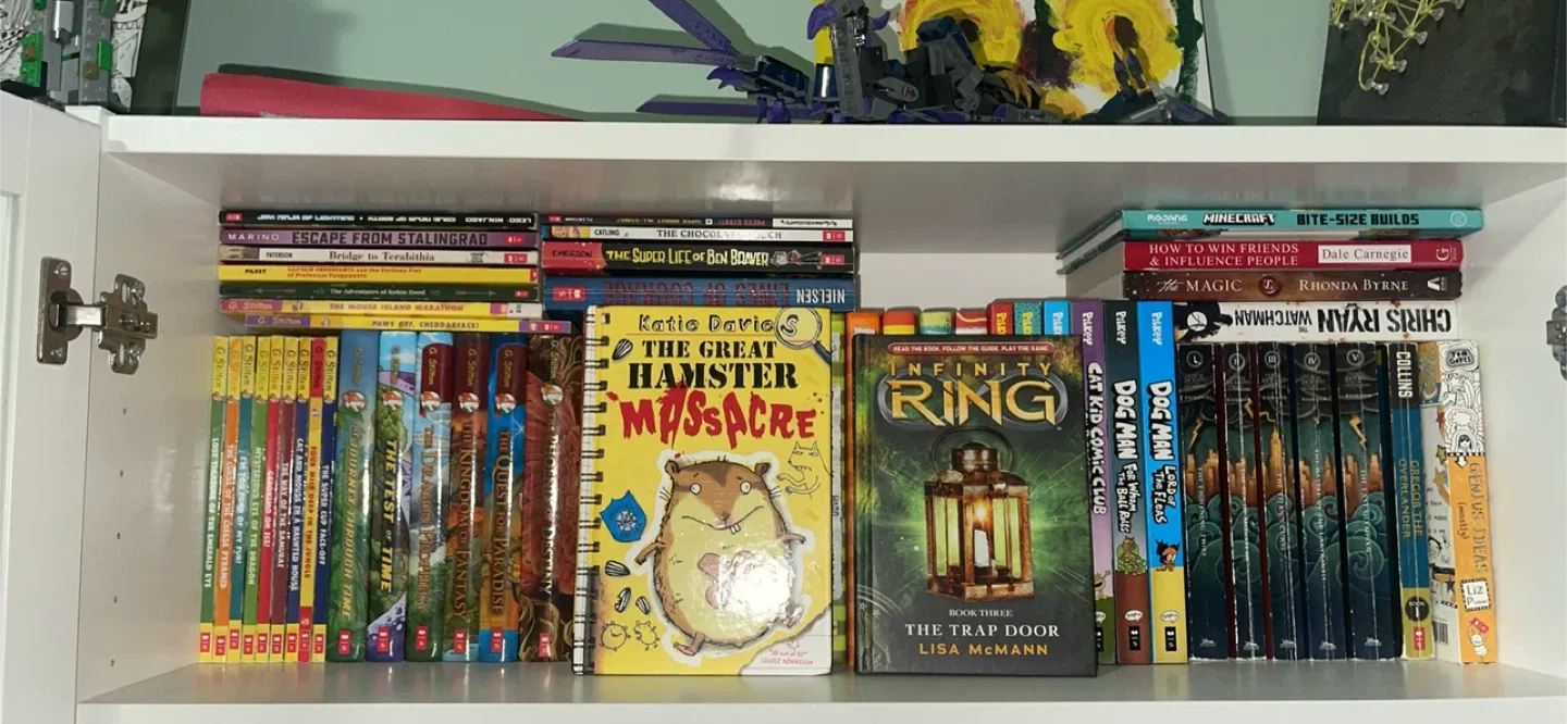 Mixed Children's Books Lot image indicator(2)