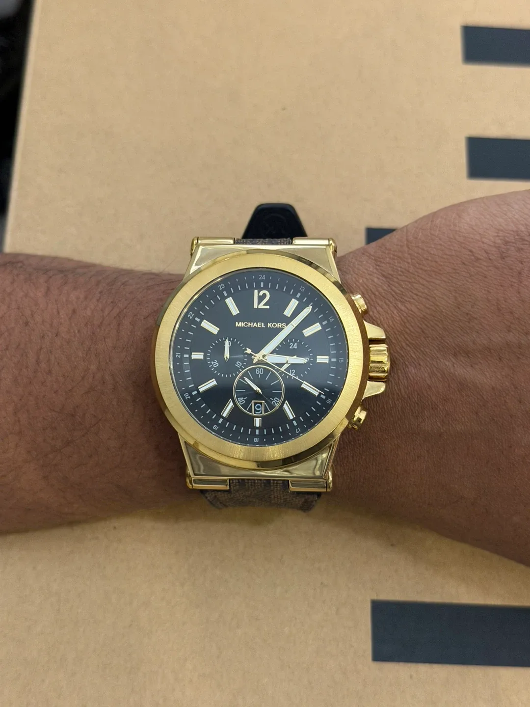 Michael Kors MK-8904 Gold Watch image indicator(2)