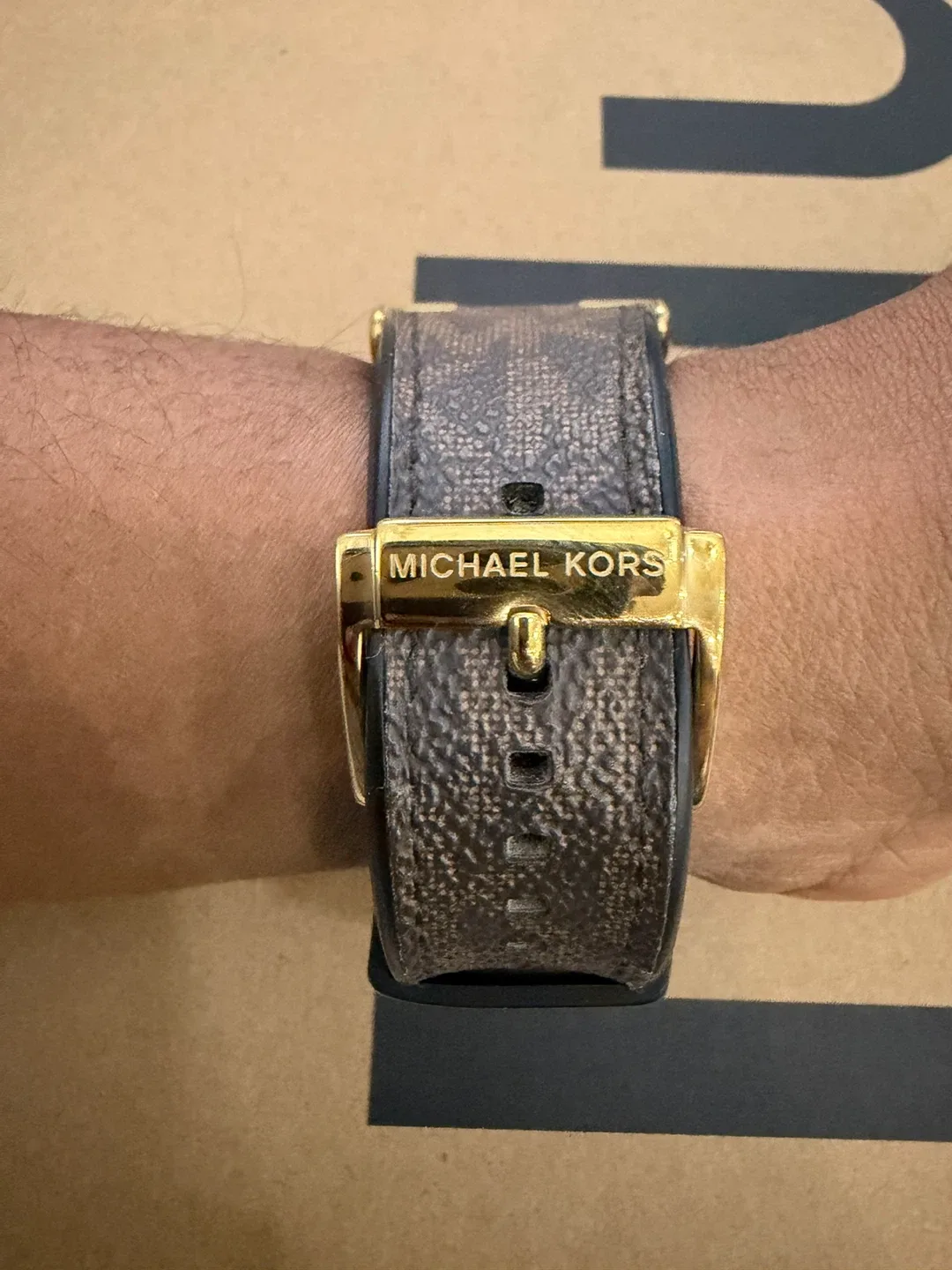 Michael Kors MK-8904 Gold Watch image indicator(3)