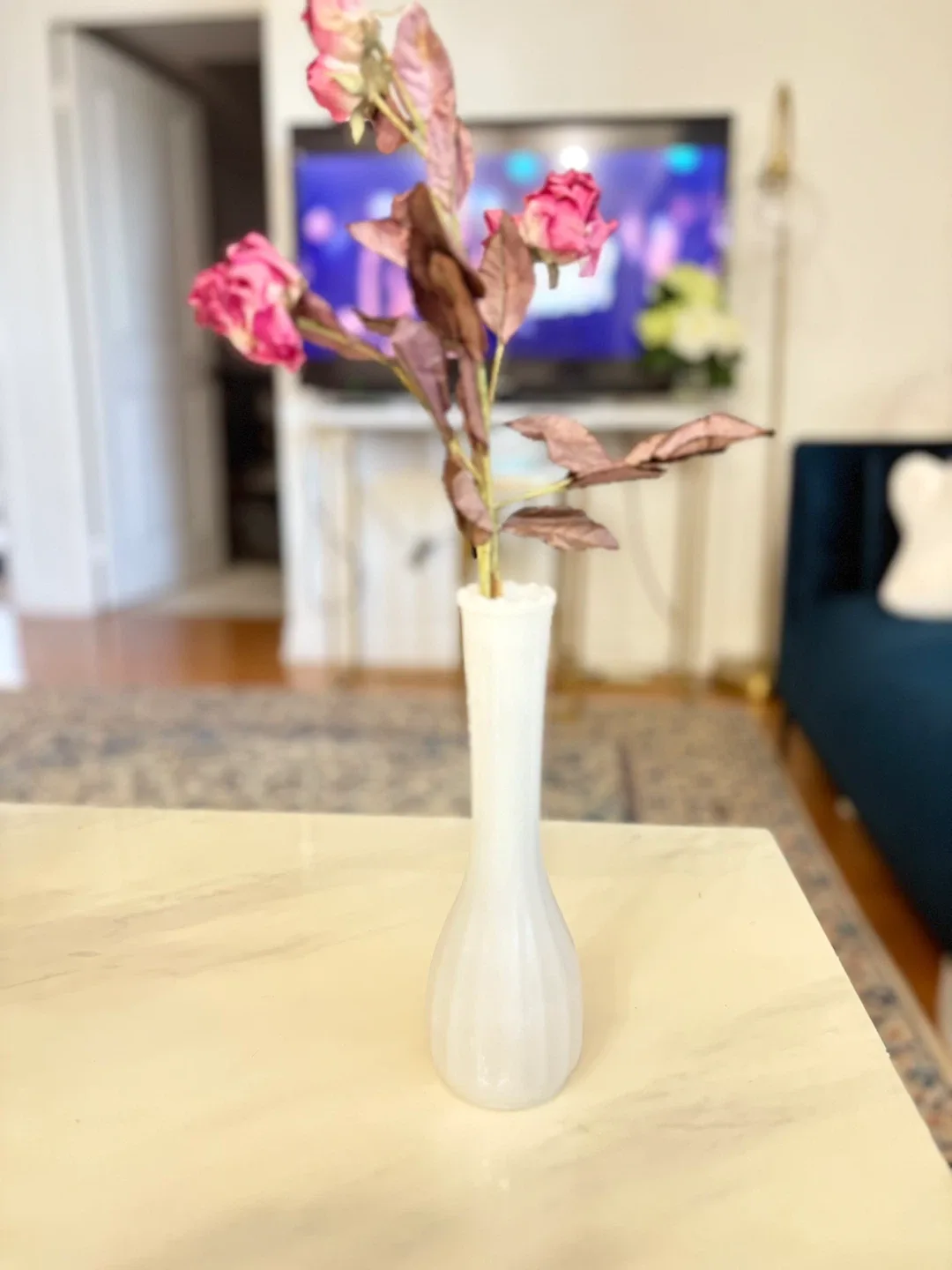 White Glass Vase with Flowers image indicator(3)