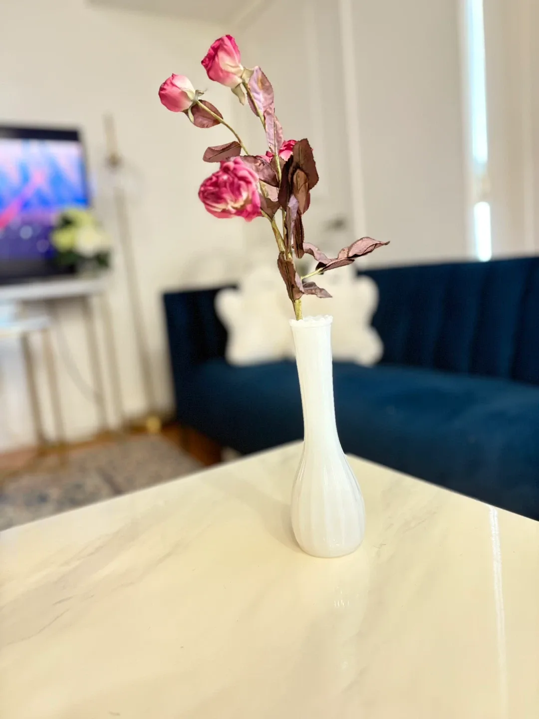 White Glass Vase with Flowers image indicator(2)