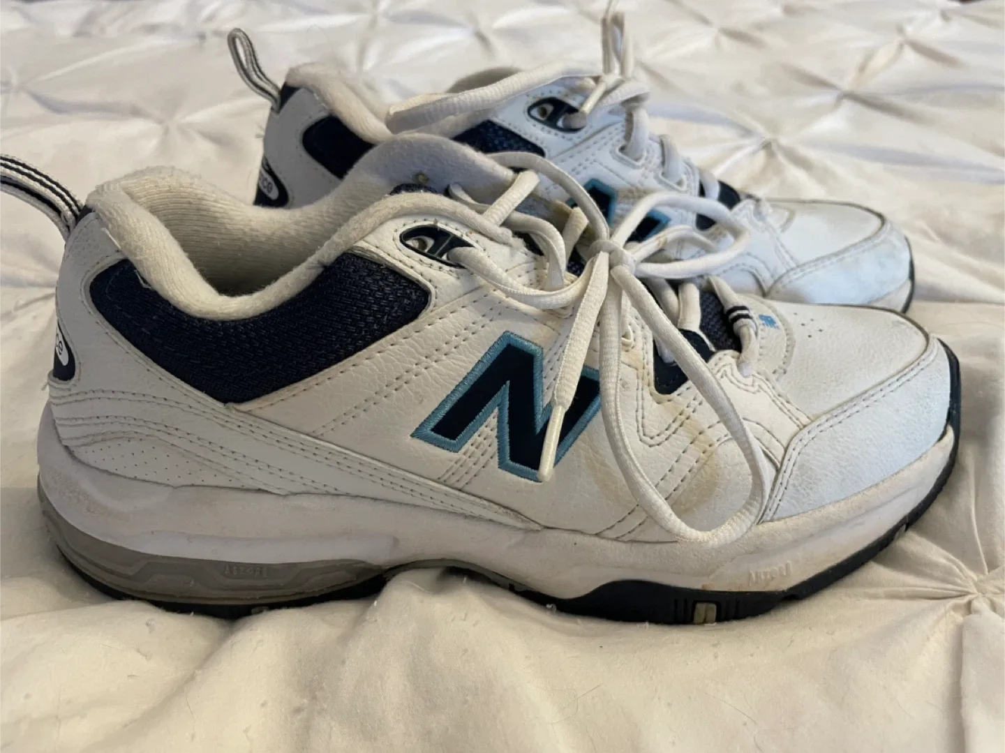 New Balance 609v2 Women's Sneakers - Size 8