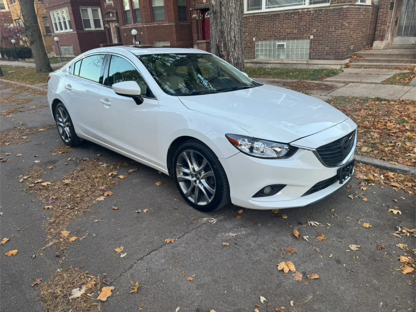 White Mazda 6 Sedan 2014