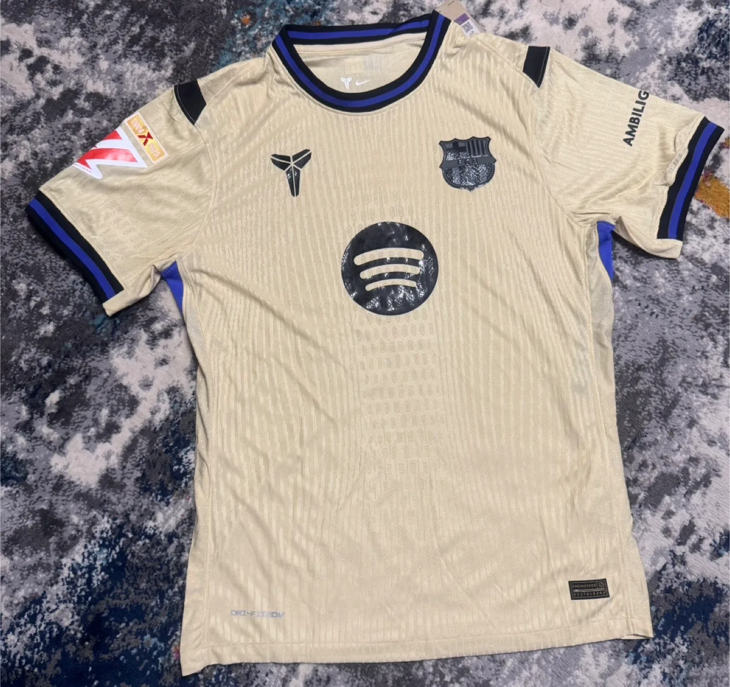 FC Barcelona Lamine Yamal Jersey Size XL image indicator(2)