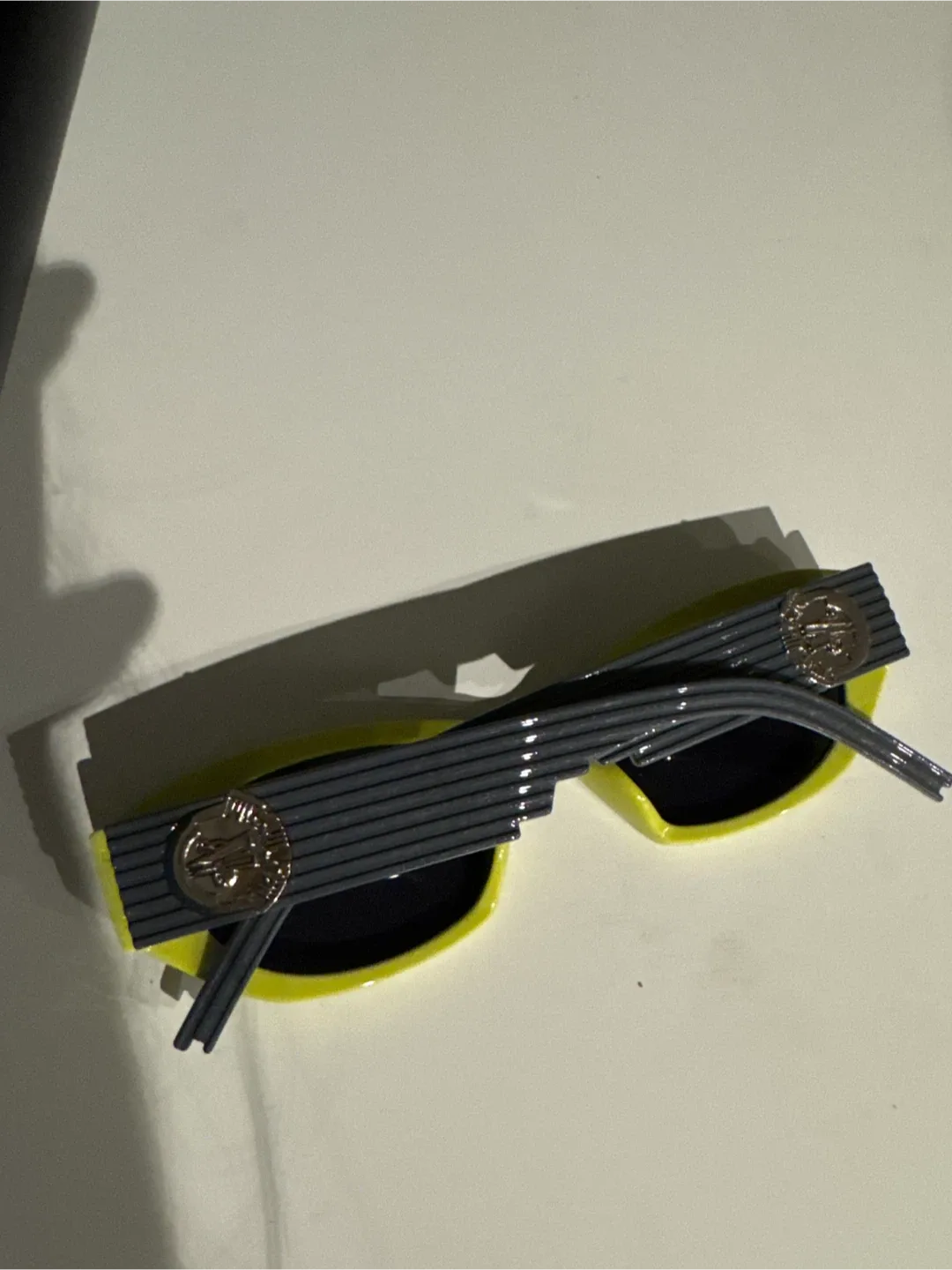 Yellow Sunglasses image indicator(2)