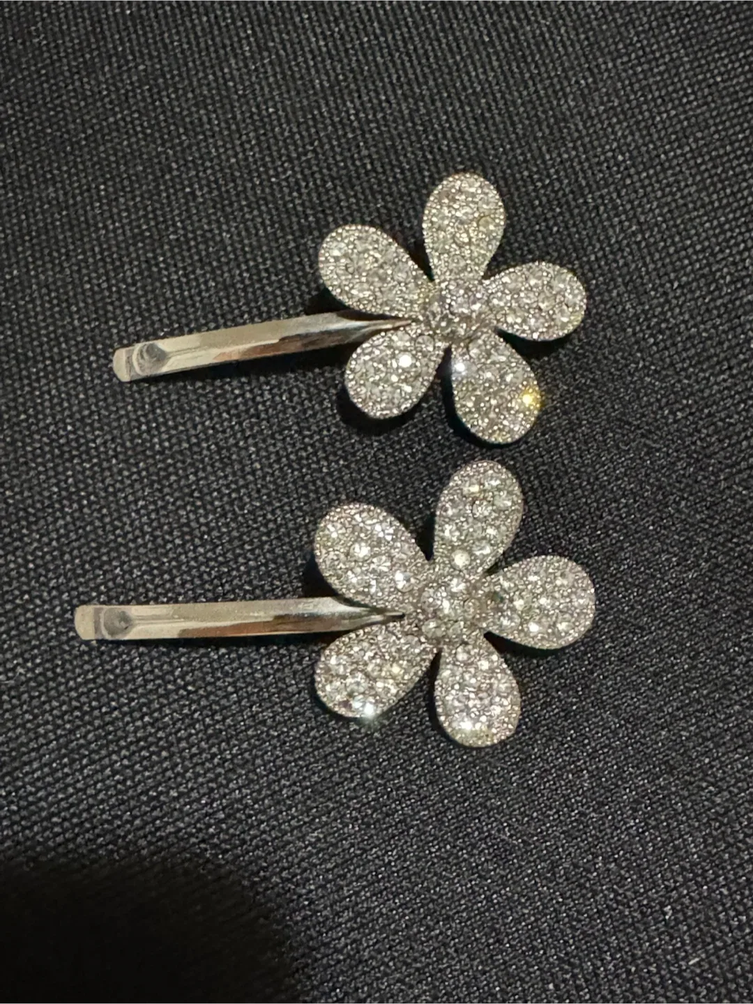 CLIP PARIS Flower Hair Clips - Set of 2 image indicator(2)