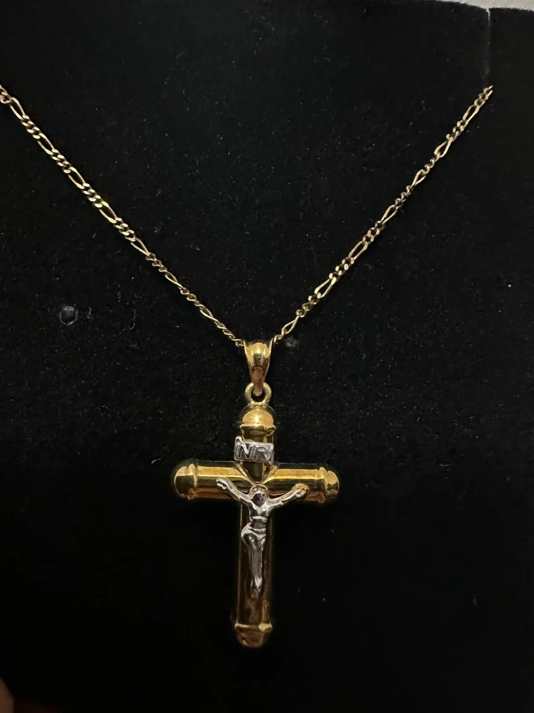 10K Gold Cross Pendant Necklace image indicator(2)