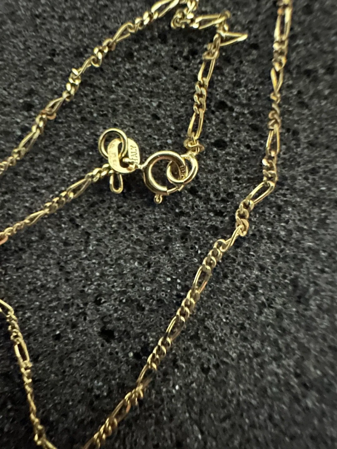 10K Gold Cross Pendant Necklace image indicator(5)