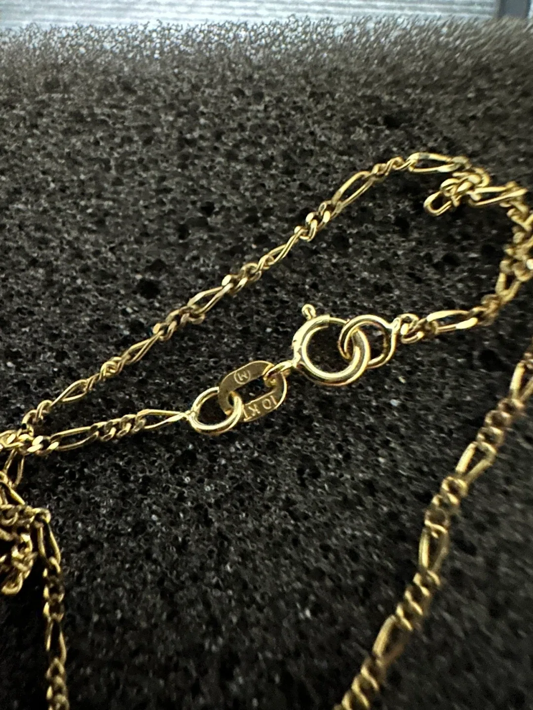 10K Gold Cross Pendant Necklace image indicator(4)