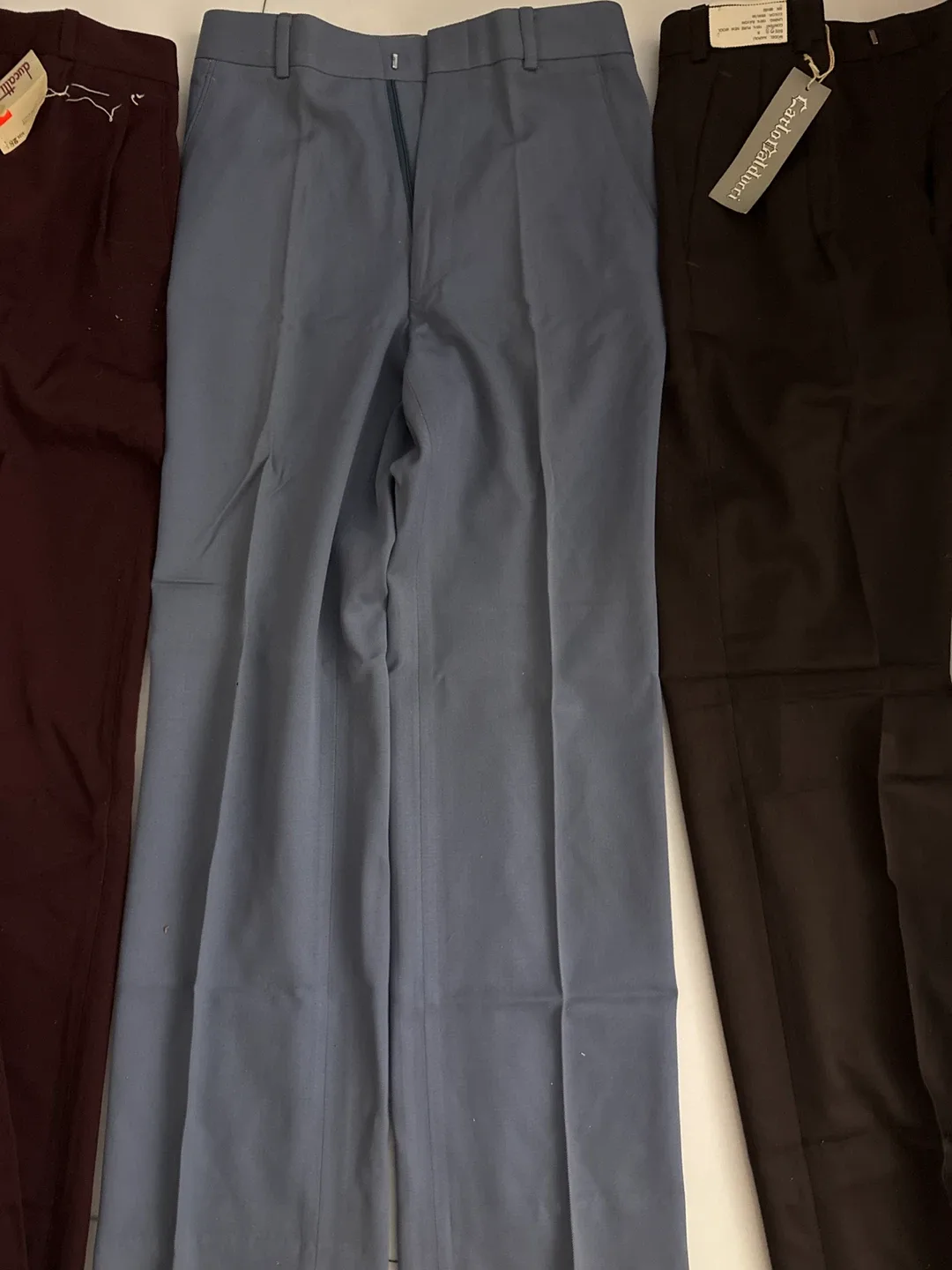 4 pants  for men  1 suéter   Pants - Size 28 image indicator(7)