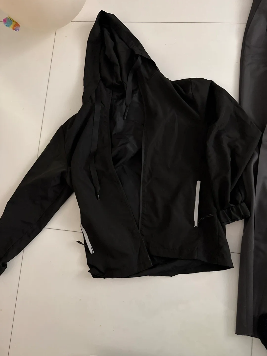 4 pants  for men  1 suéter   Pants - Size 28 image indicator(9)