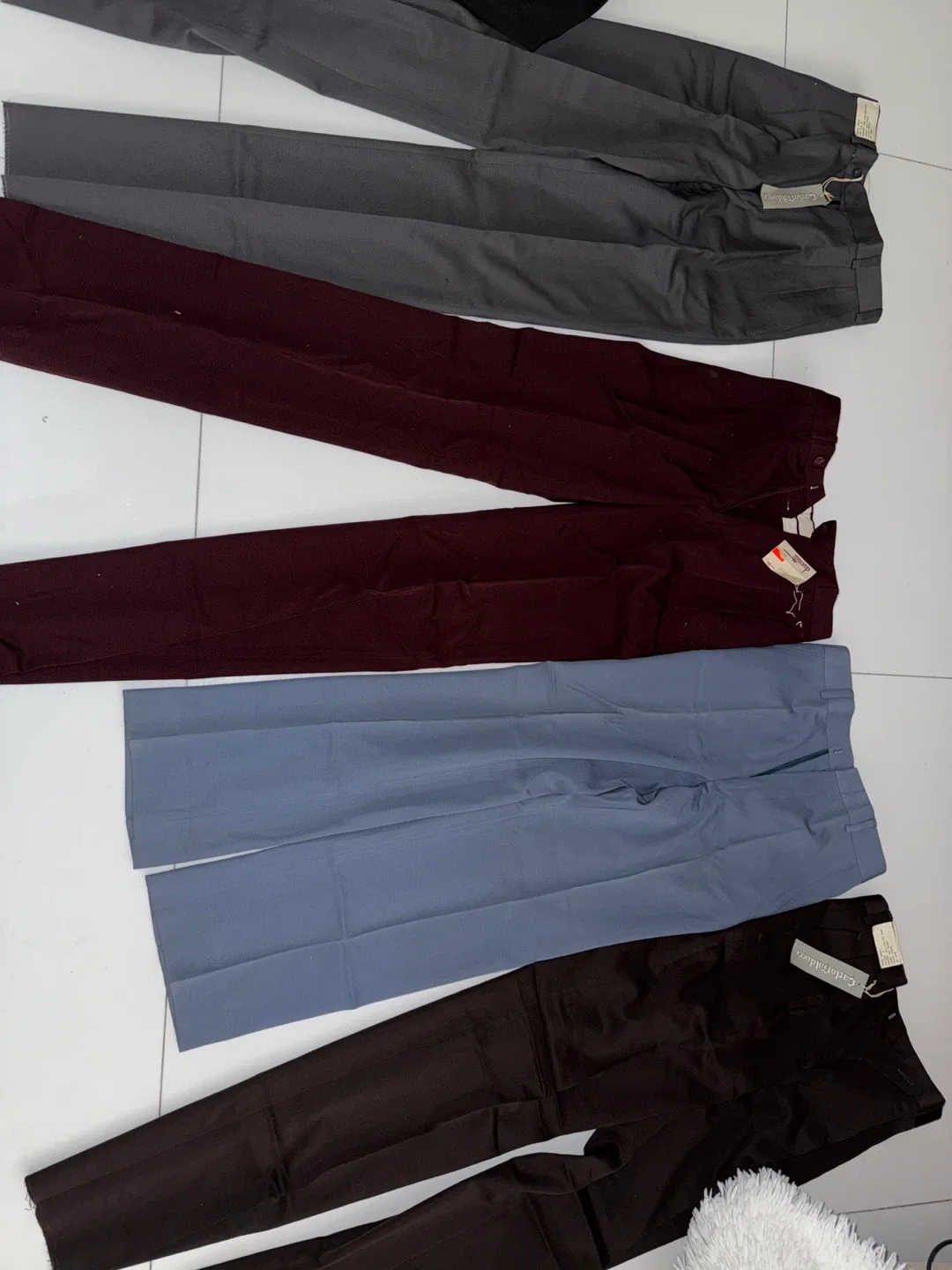 4 pants  for men  1 suéter   Pants - Size 28 image indicator(10)