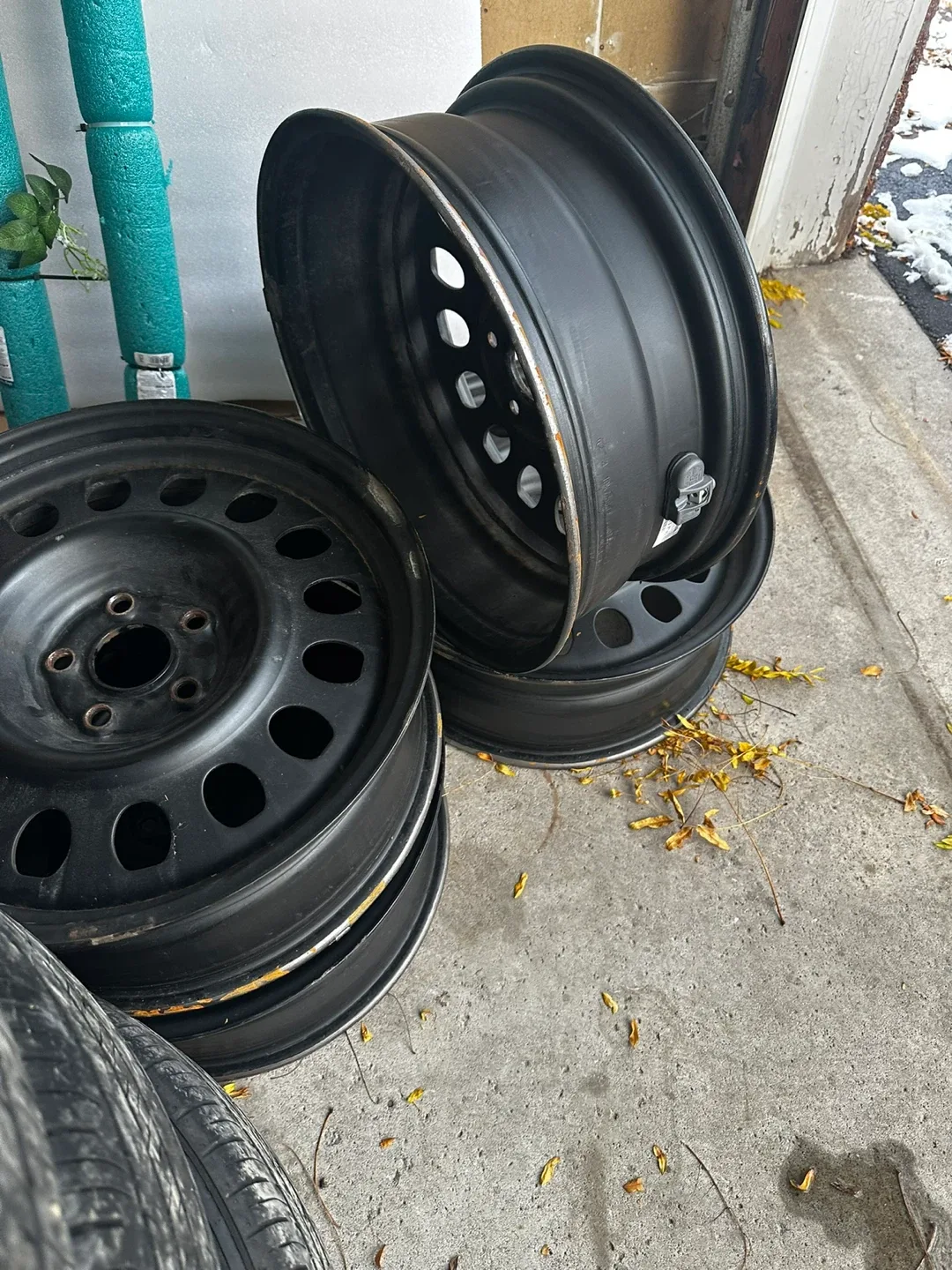 Kumho 235/55R19 Tires - Set of 4 with Steel Rim image indicator(7)