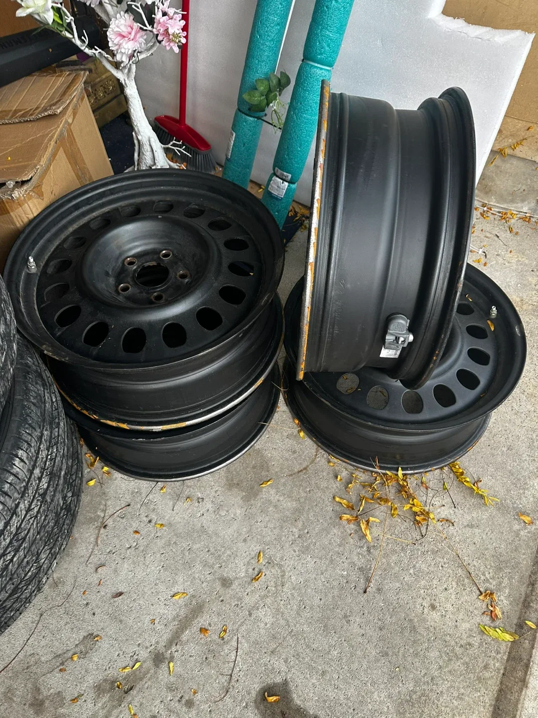 Kumho 235/55R19 Tires - Set of 4 with Steel Rim image indicator(8)