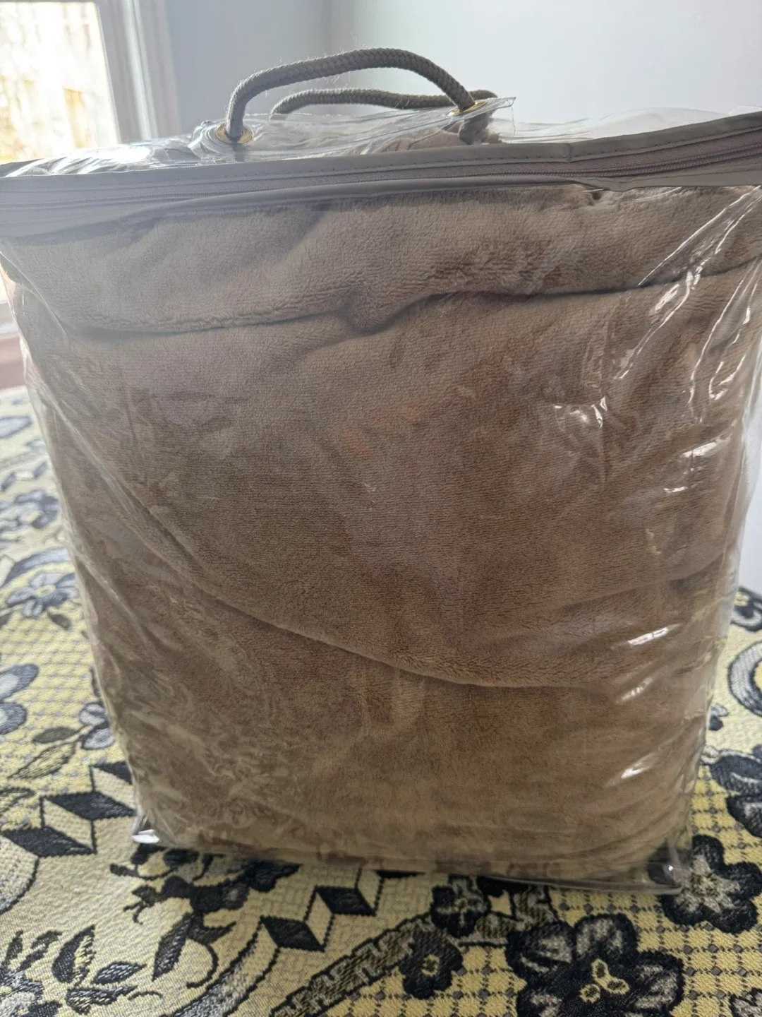 Beige Plush Blanket image indicator(5)