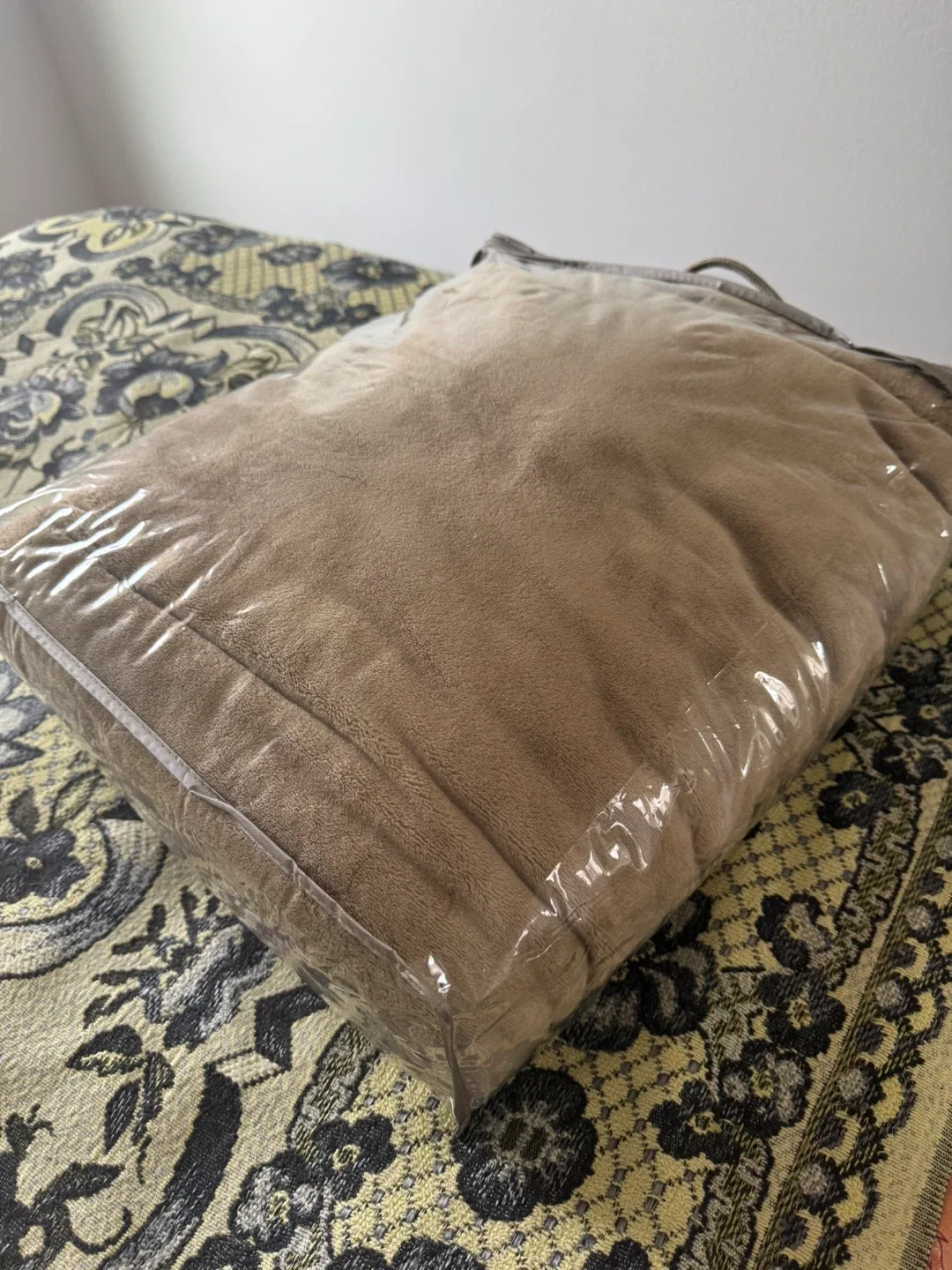 Beige Plush Blanket image indicator(4)