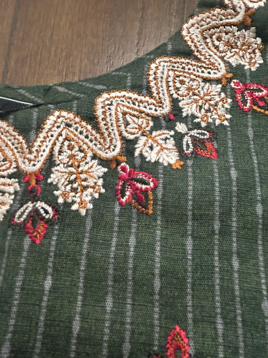 Nishat Linen Green Embroidered Dress - photo 3