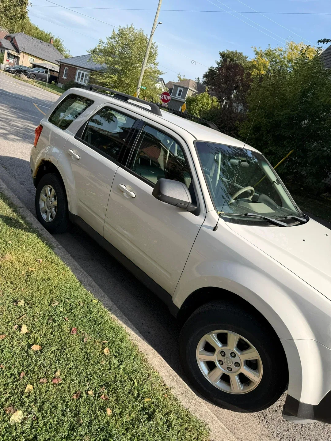 Mazda Tribute SUV image indicator(2)