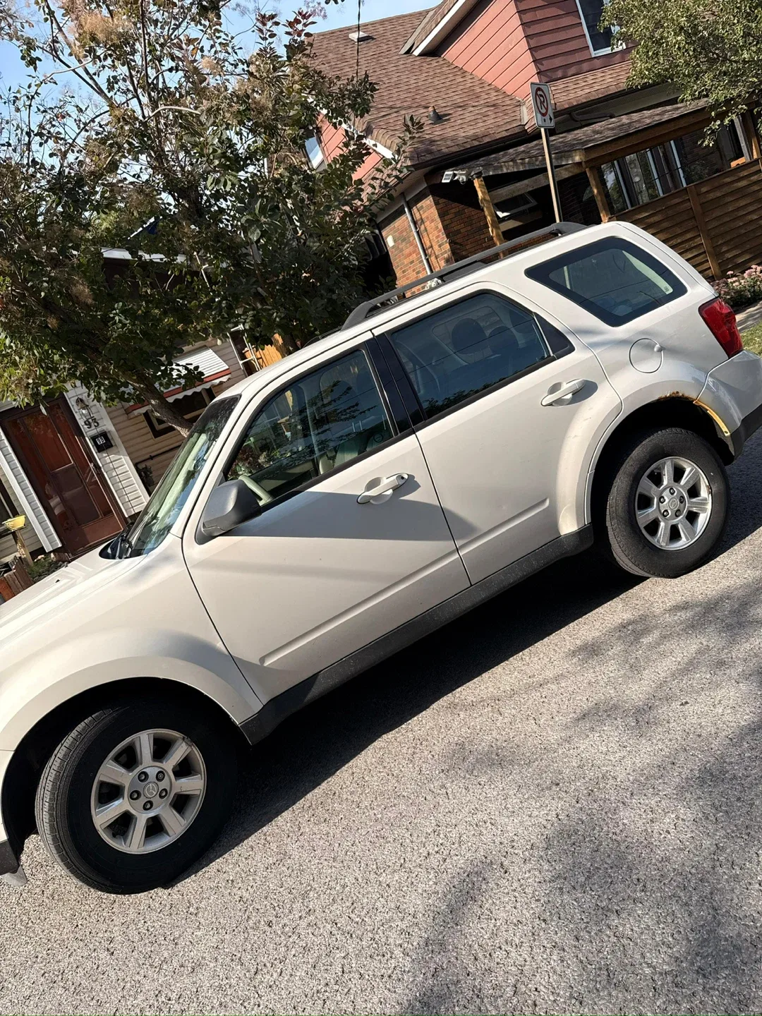 Mazda Tribute SUV image indicator(3)