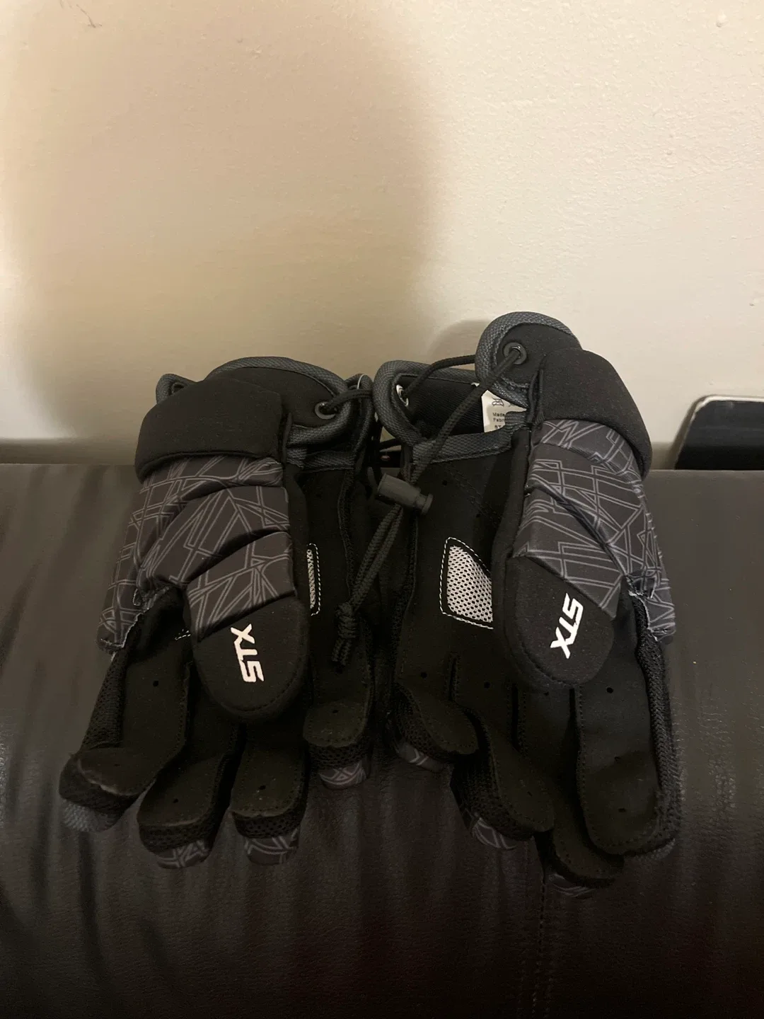 STX Lacrosse Gloves - Black image indicator(2)