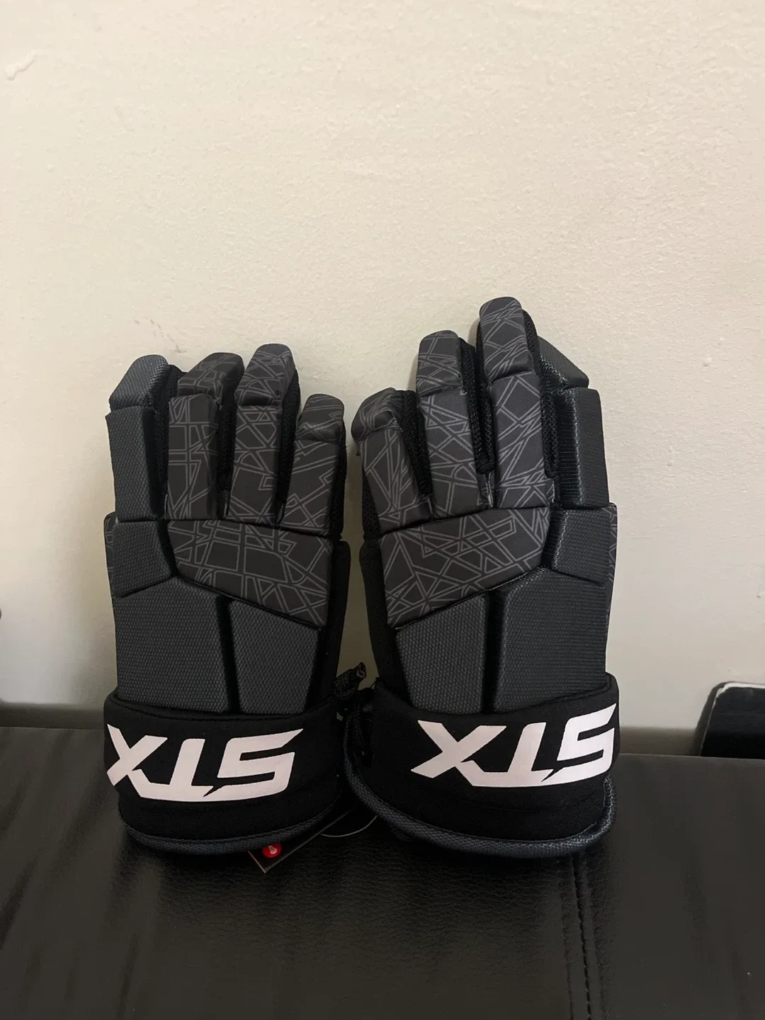 STX Lacrosse Gloves - Black image indicator(3)