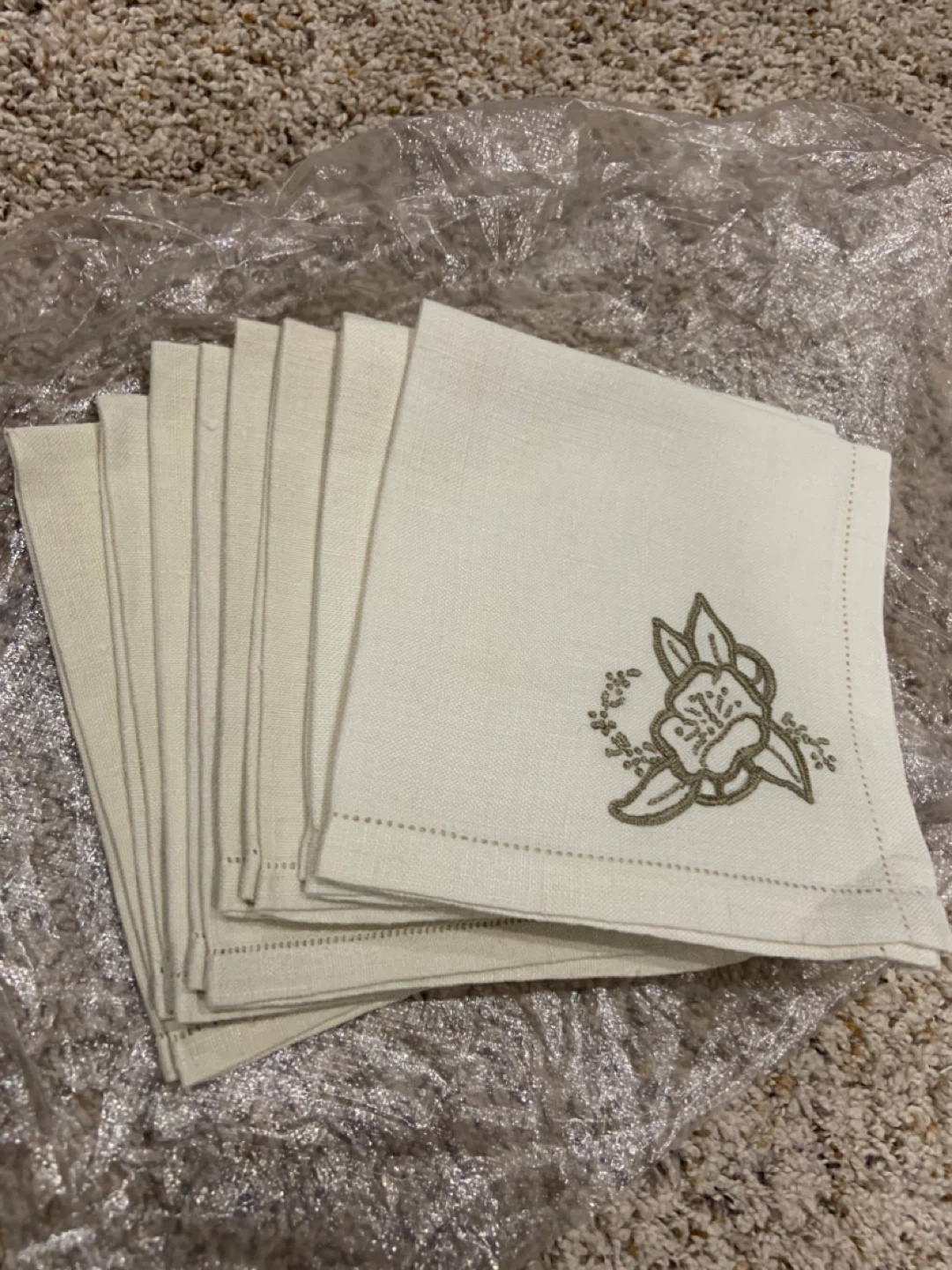 Set of 8 - Vintage Embroidered Cutwork Linen Napkins