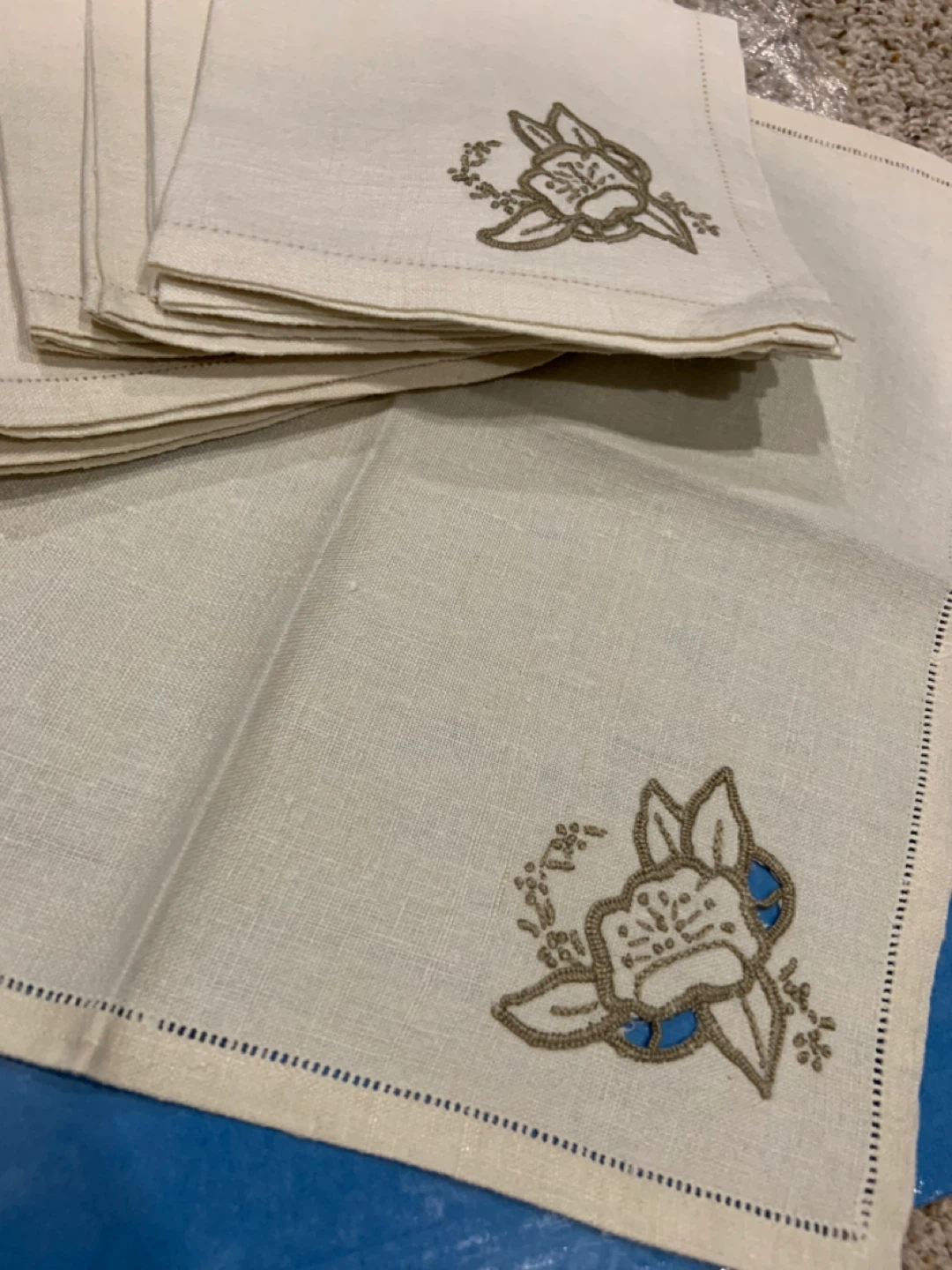 Set of 8 - Vintage Embroidered Cutwork Linen Napkins - photo 3