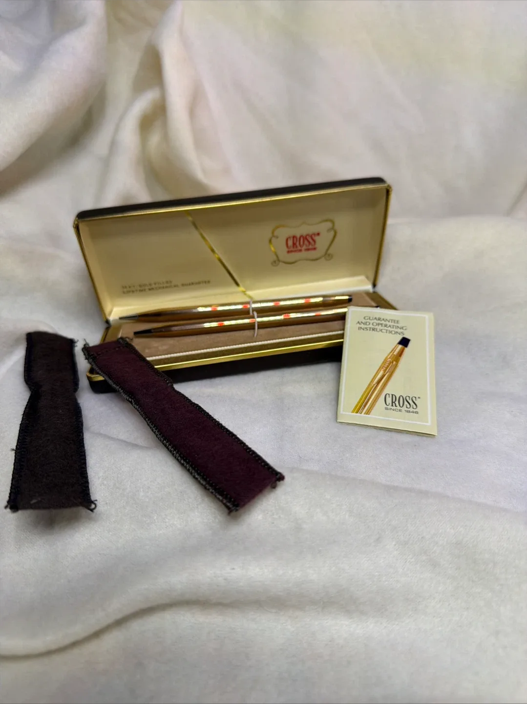 Cross Classic Century 14K Gold Pen Set image indicator(6)