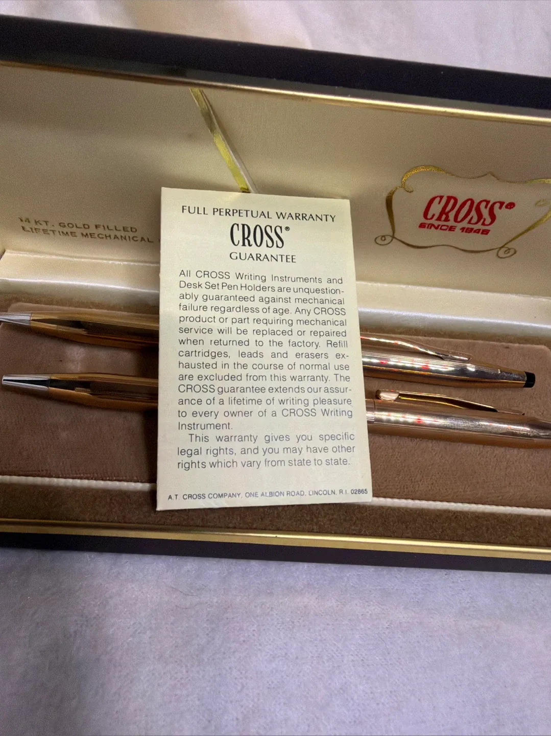 Cross Classic Century 14K Gold Pen Set image indicator(5)