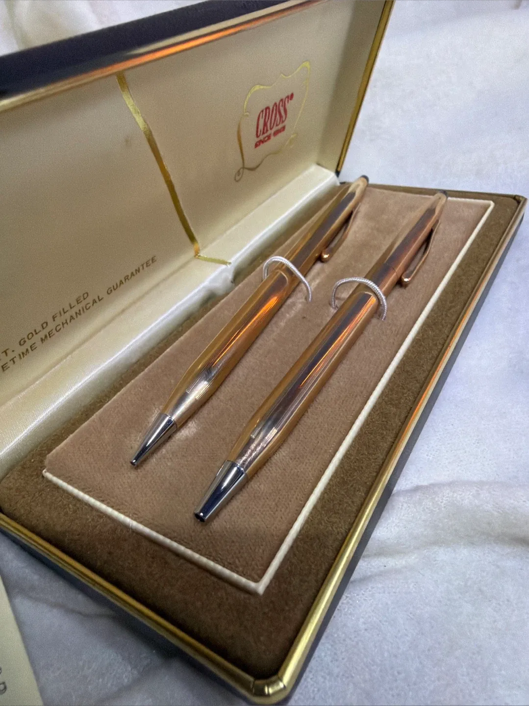 Cross Classic Century 14K Gold Pen Set image indicator(4)