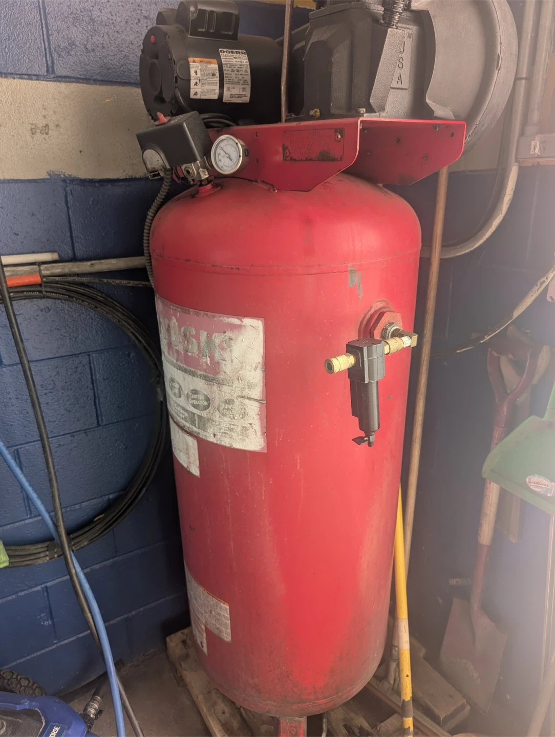 HUSKY 60 Gallon Air Compressor i hace 2 - photo 3