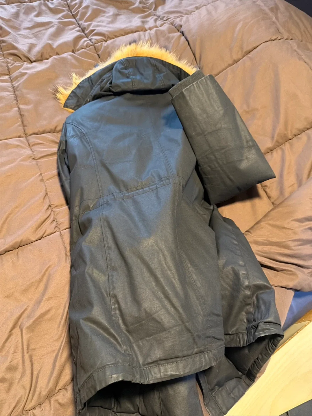 10 East Handmade Coat image indicator(2)