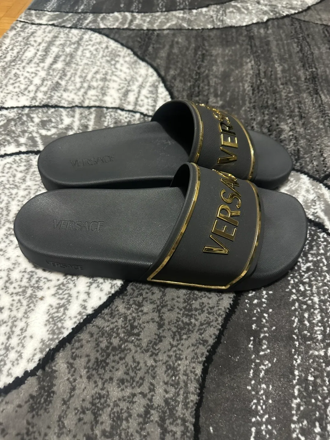 Versace Black Slides image indicator(2)