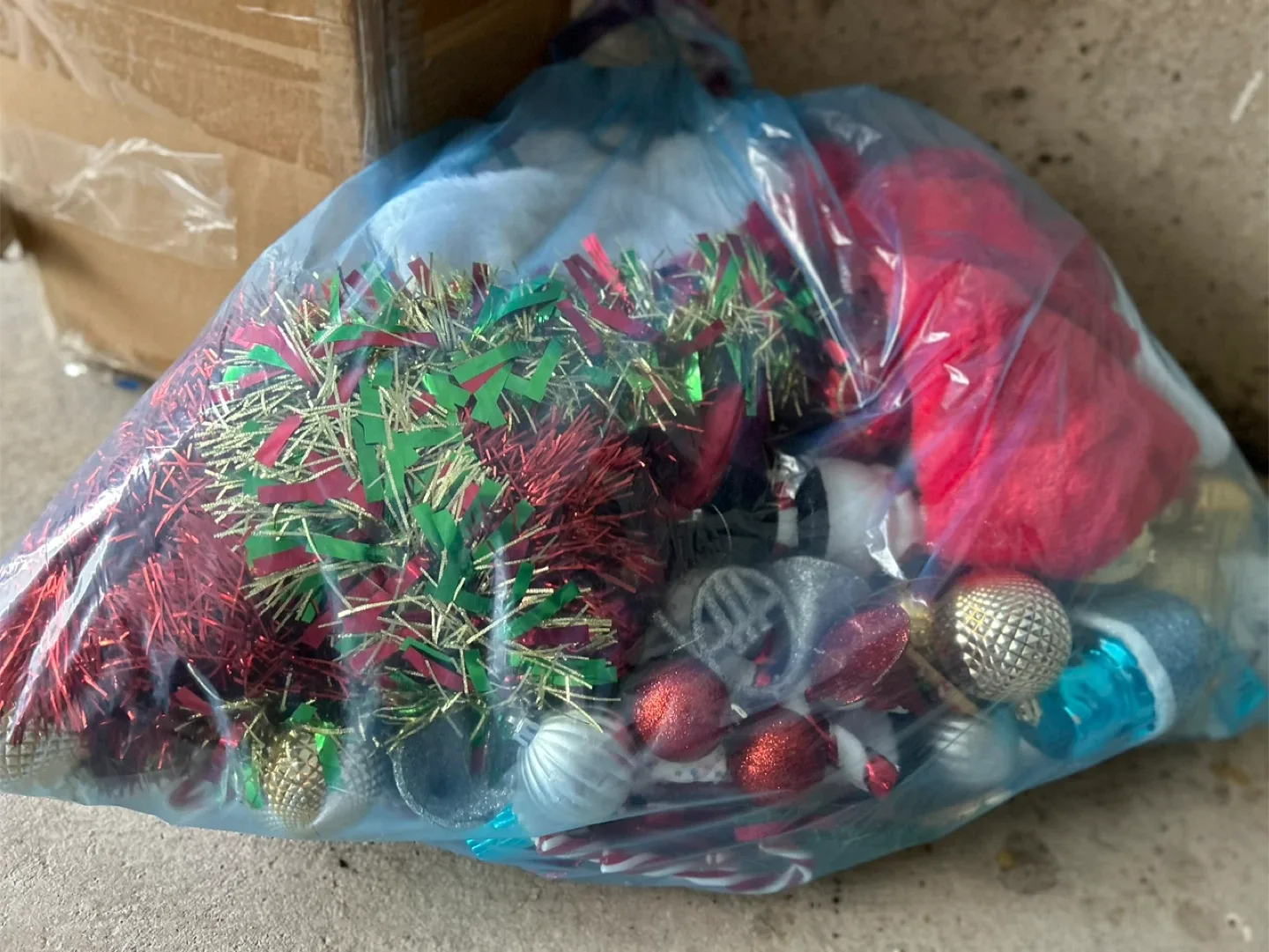 Christmas Tree + Ornaments image indicator(5)