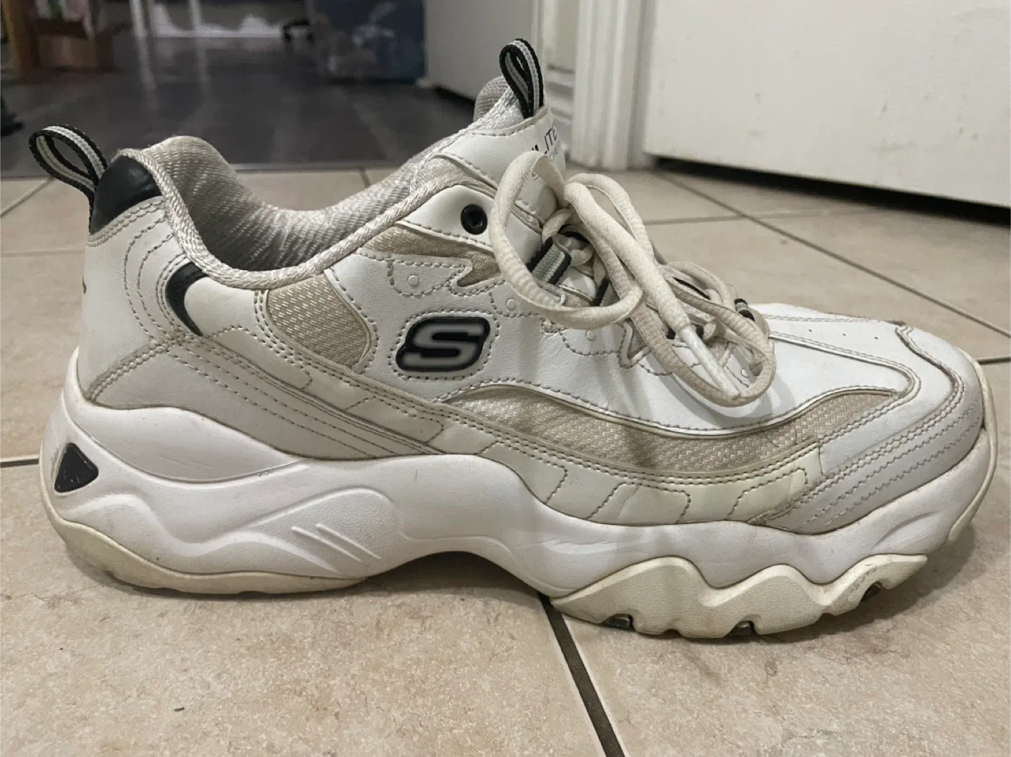 Skechers D'Lites Sneakers - Size 12 image indicator(5)