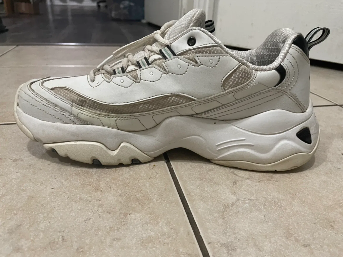 Skechers D'Lites Sneakers - Size 12 image indicator(6)