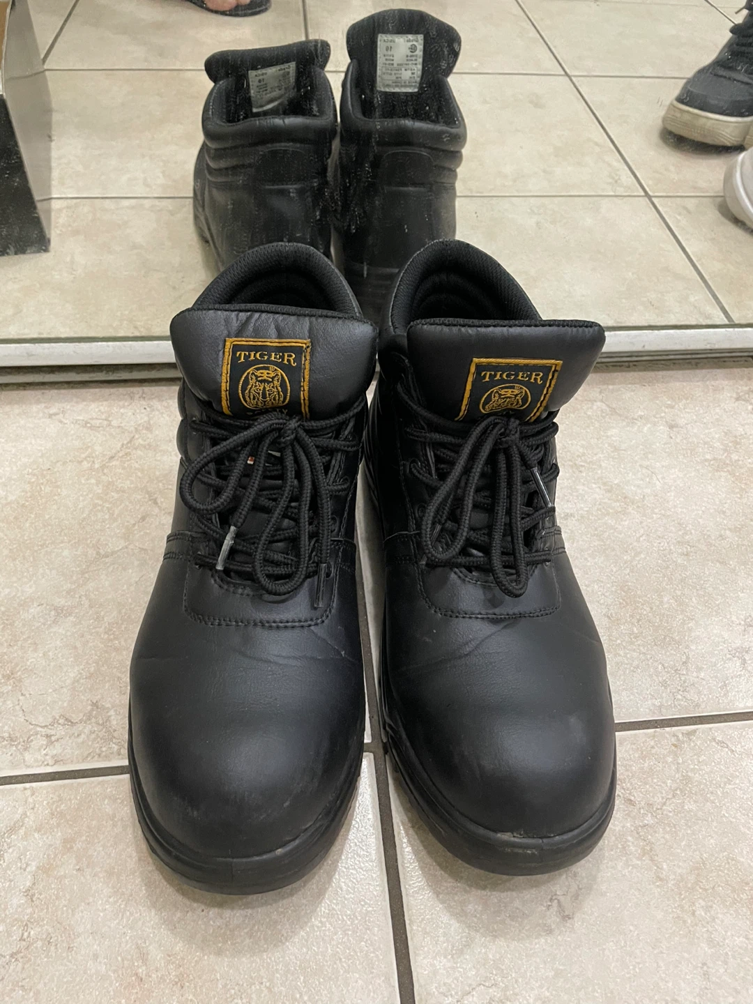 Tiger Safety Boots - Size 10 - Black