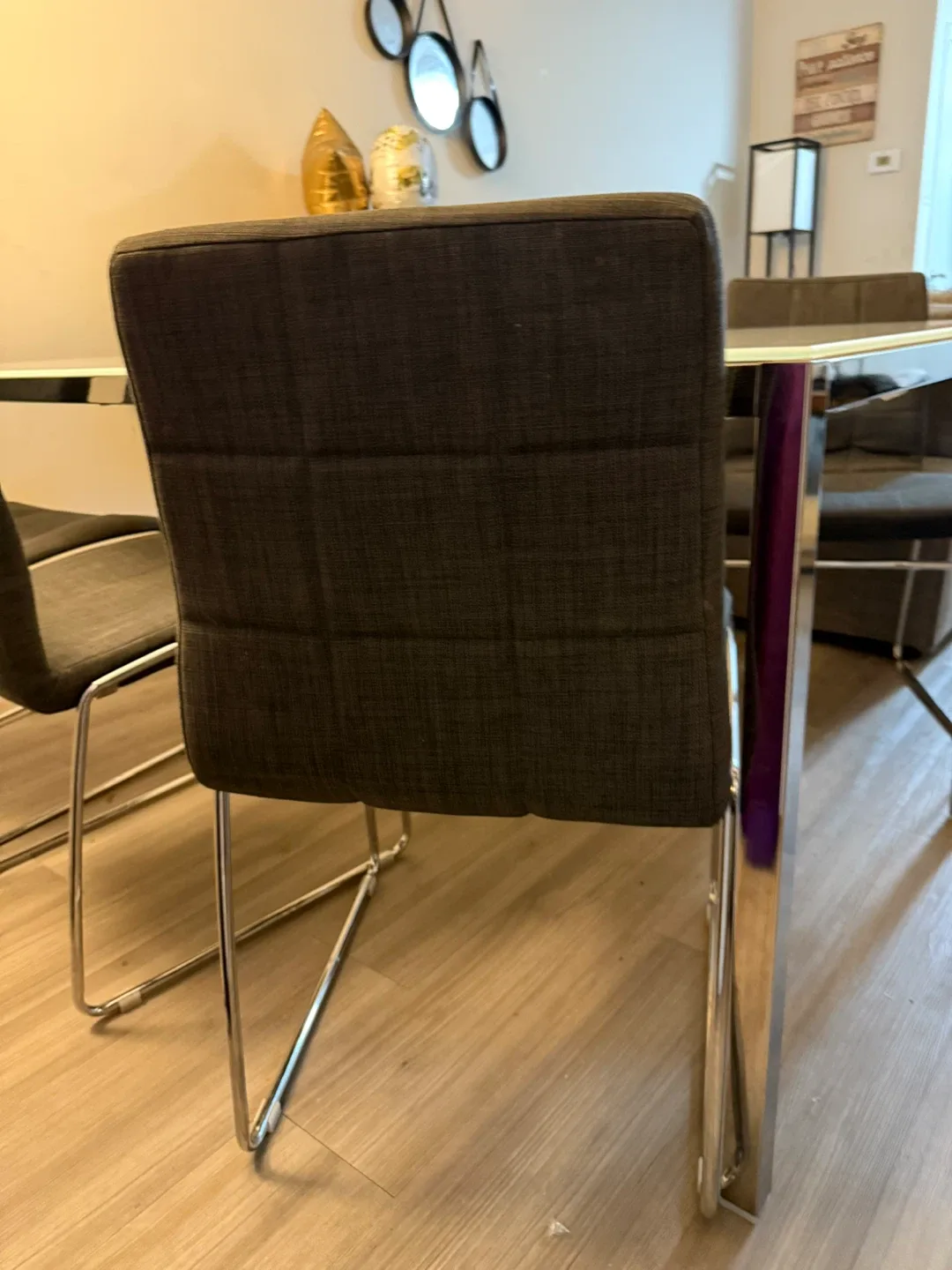 Dining Table with 6 Grey Chairs image indicator(4)