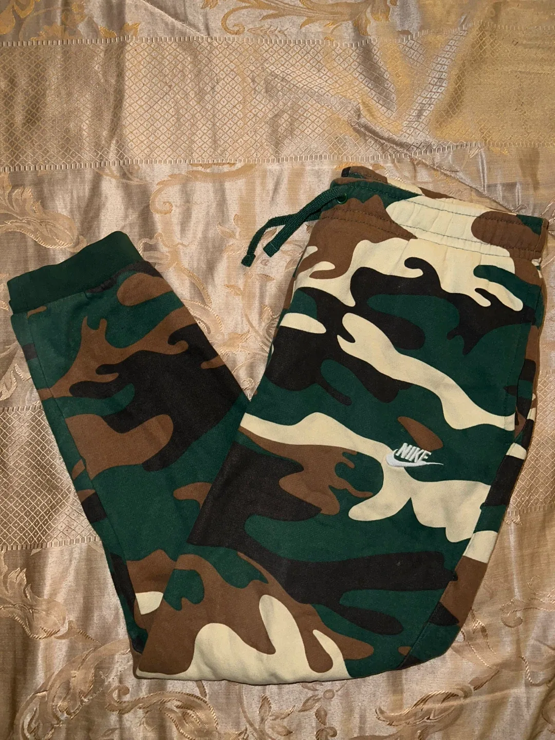 Size M Nike Camo Sweatpants